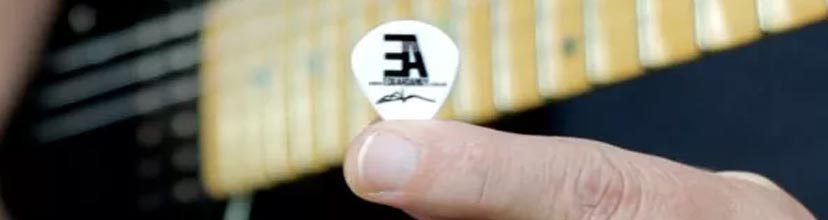 como segurar a palheta para tocar guitarra como segurar a palheta para tocar guitarra
