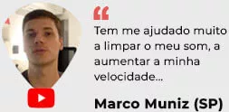 guitarrista aprendeu palhetada na guitarra